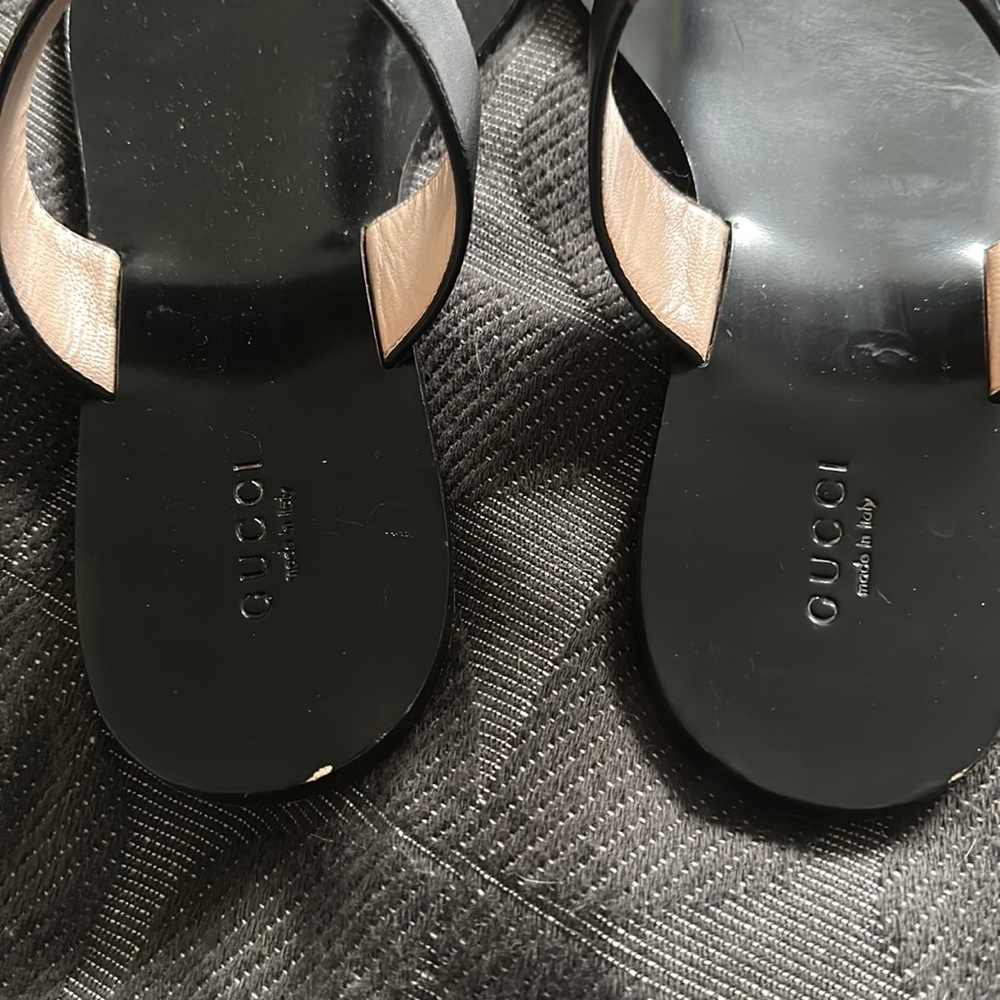 Gucci Double G leather thong sandal - Picture 9 of 10